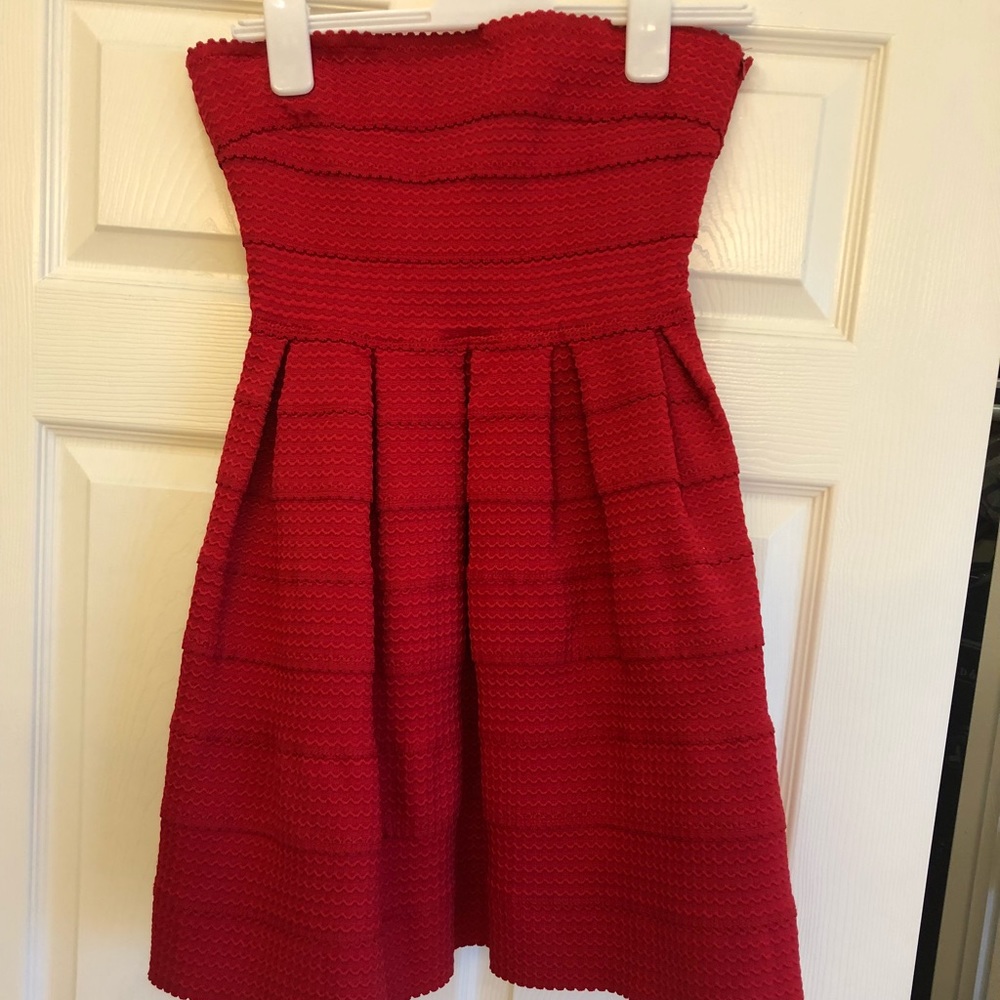 Strapless laced dress